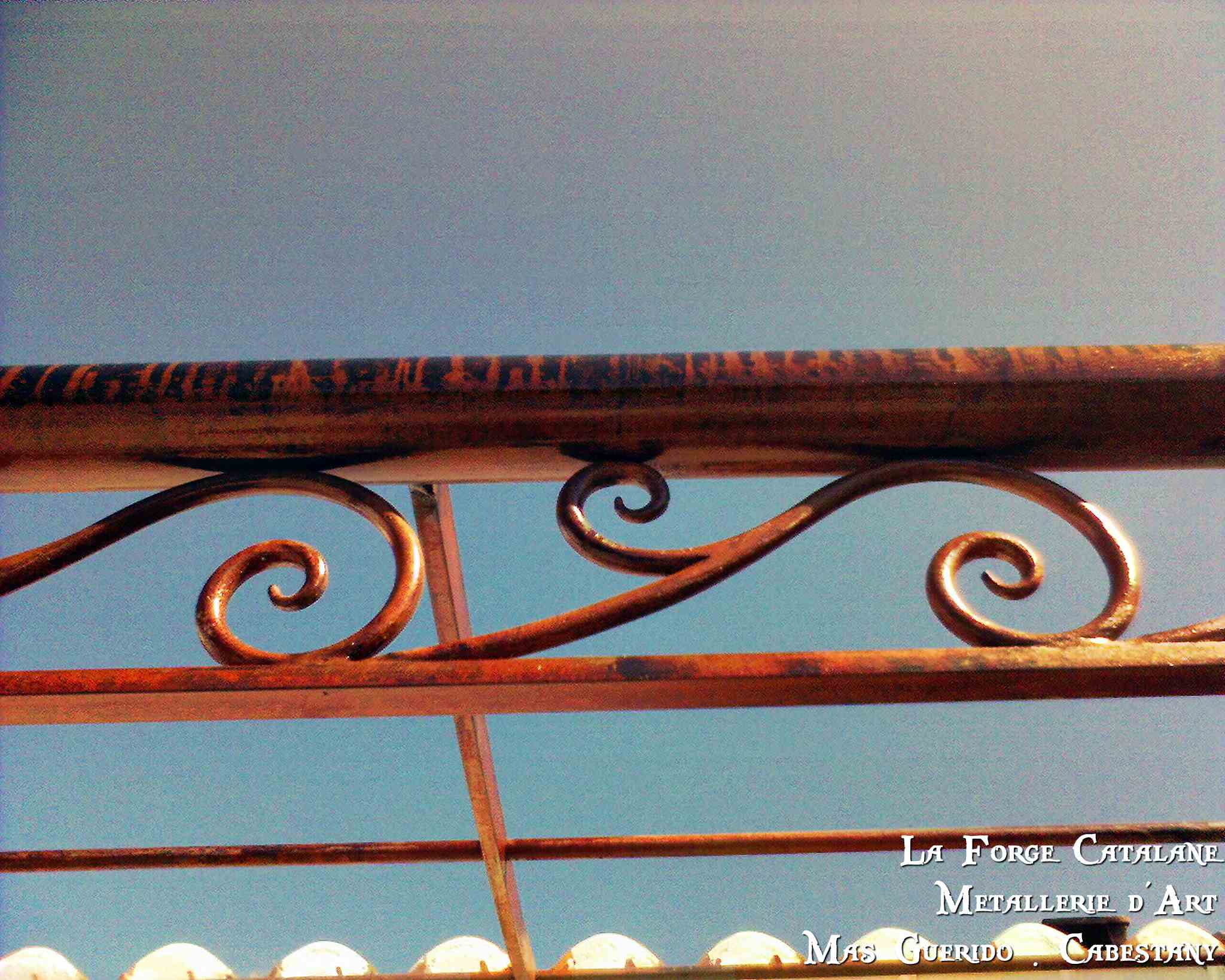 detail pergola volutes fer rond  travail à chaud fer Forge Catalane Cabestany.jpg